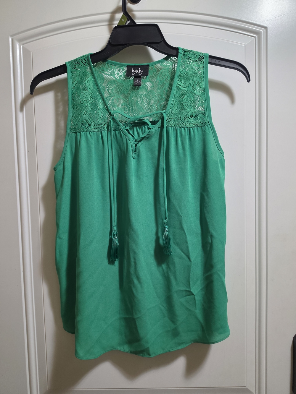 by & by Green Lace Yoke Tassel Camisole